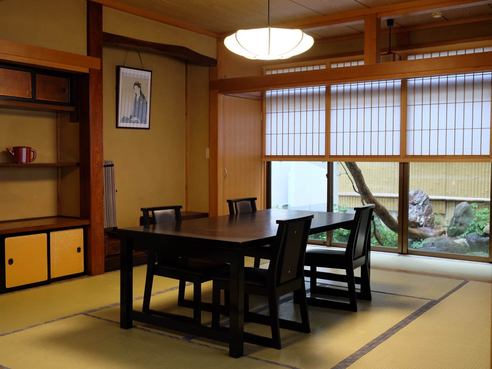 お食事処（テーブル席）