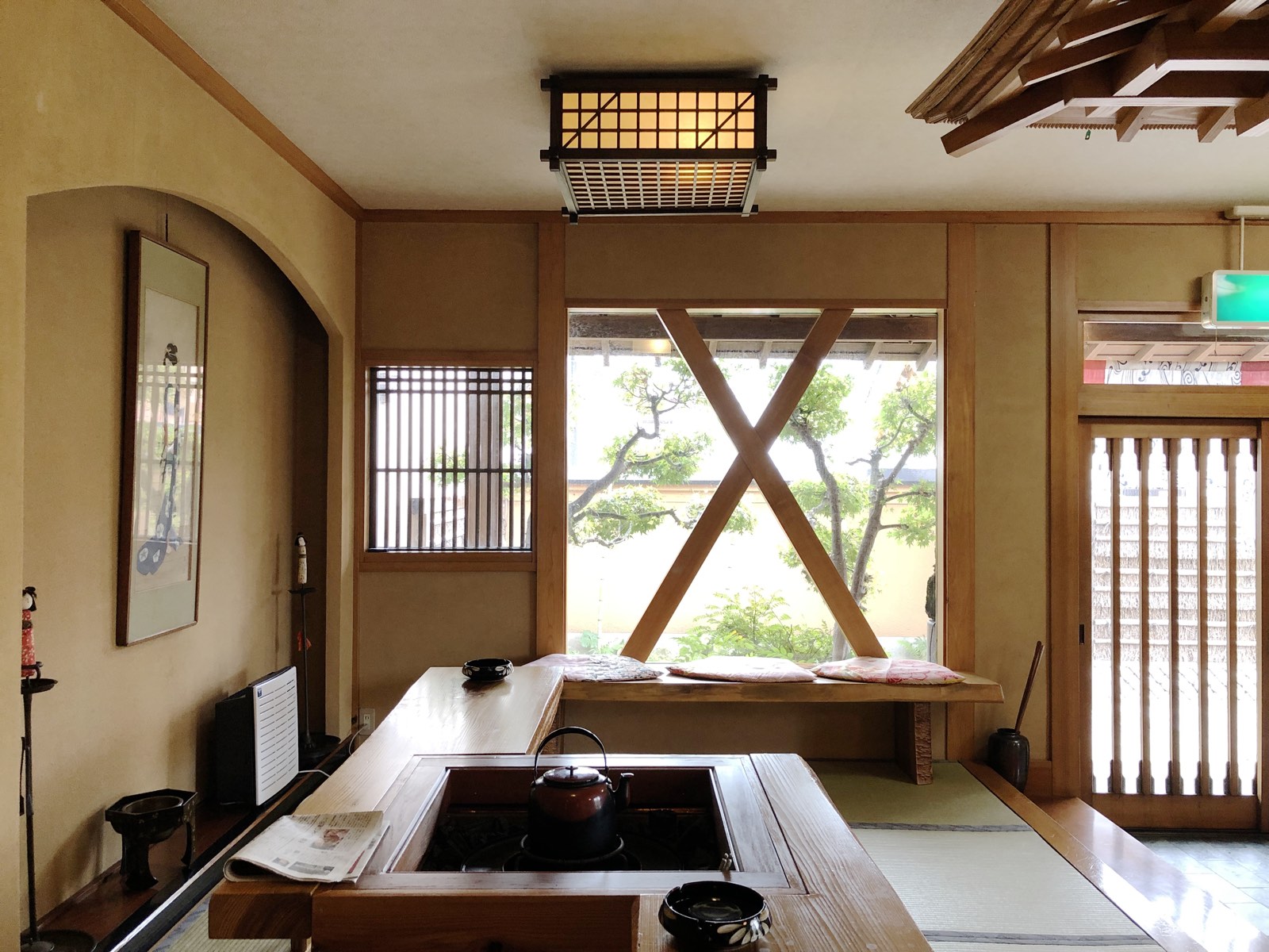 囲炉裏のあるロビーからの眺め